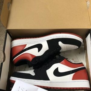 Jordan 1 Black Toe low